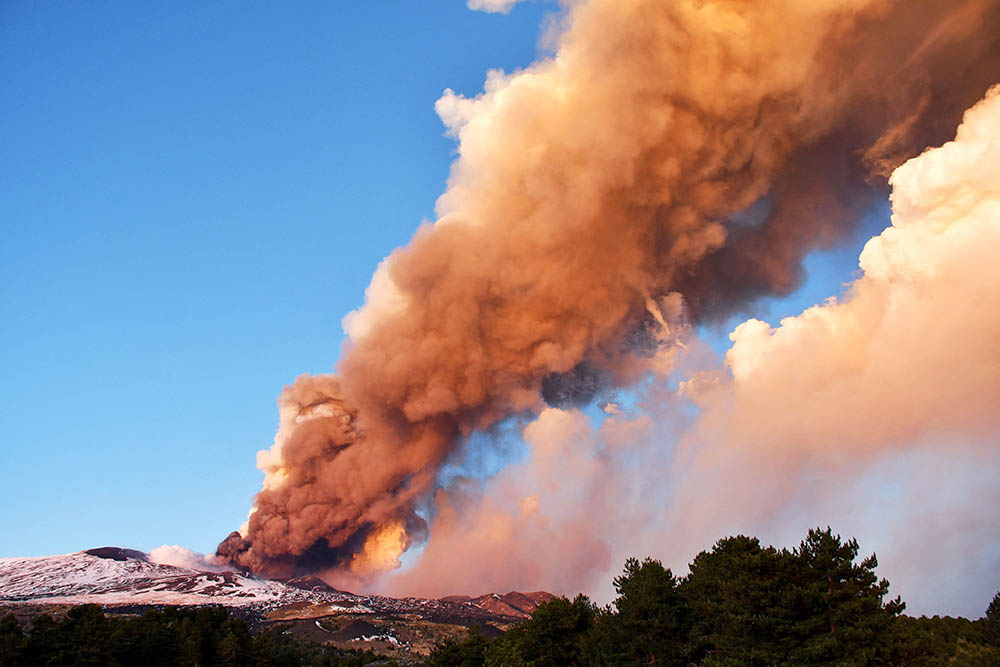 Erupsi Gunung Etna 