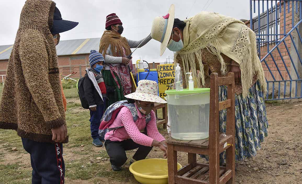  Anak-Anak Mengikuti Belajar Tatap Muka di Bolivia