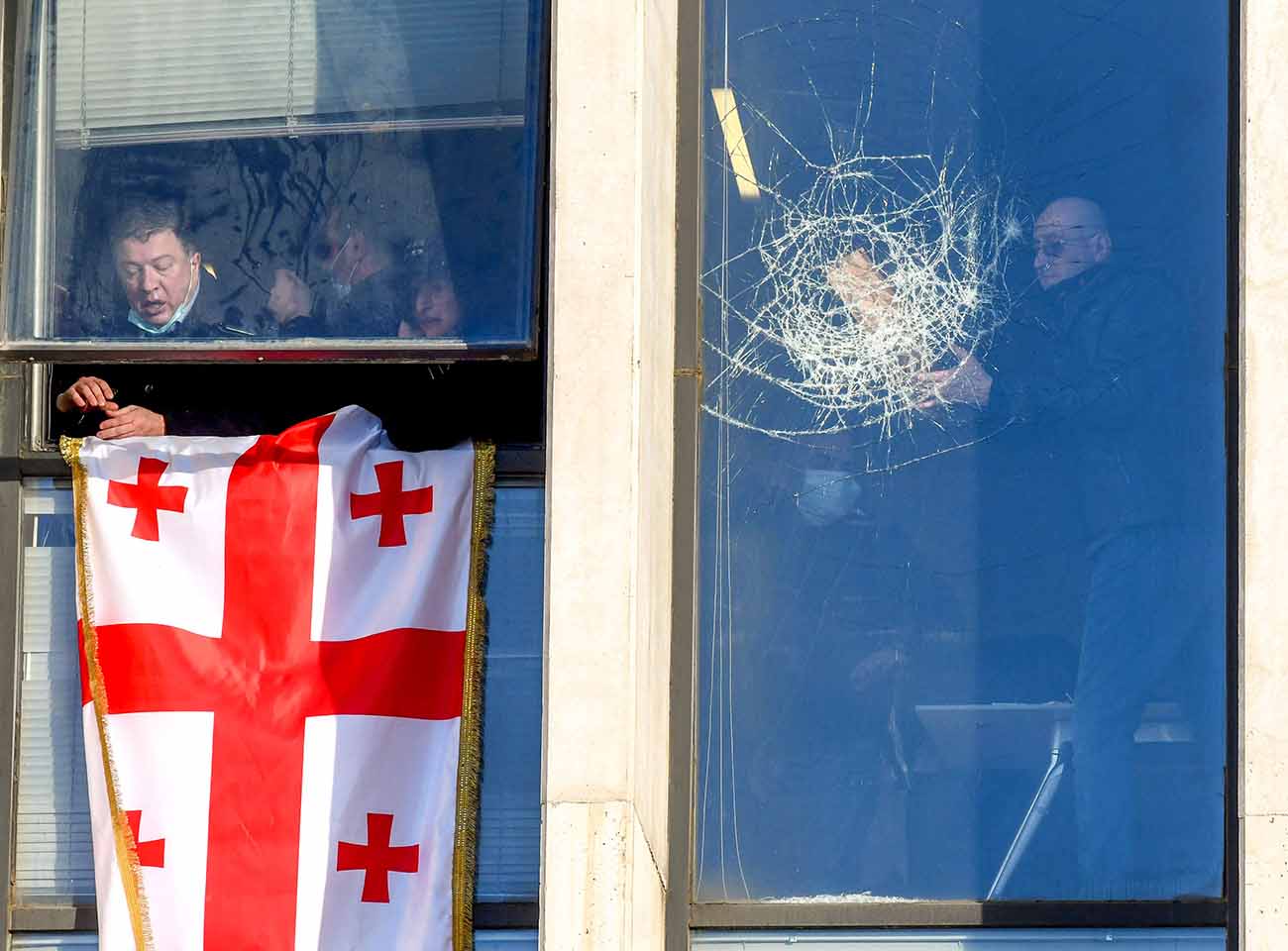 Polisi Georgia Serbu Kantor Oposisi