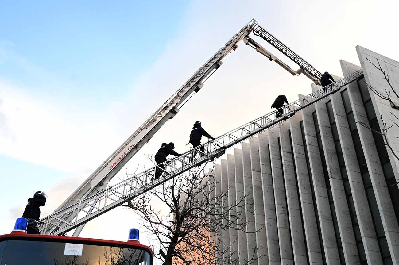 Polisi Georgia Serbu Kantor Oposisi