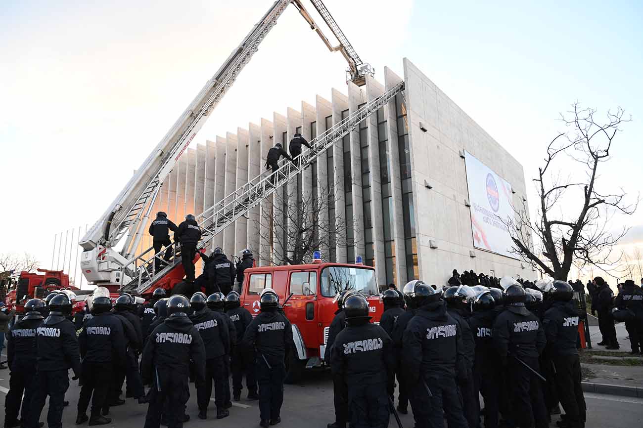 Polisi Georgia Serbu Kantor Oposisi