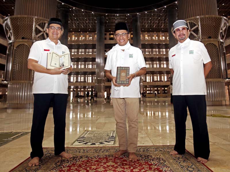 Yayasan Muslim Sinar Mas Wakafkan Ribuan Mushaf Alquran