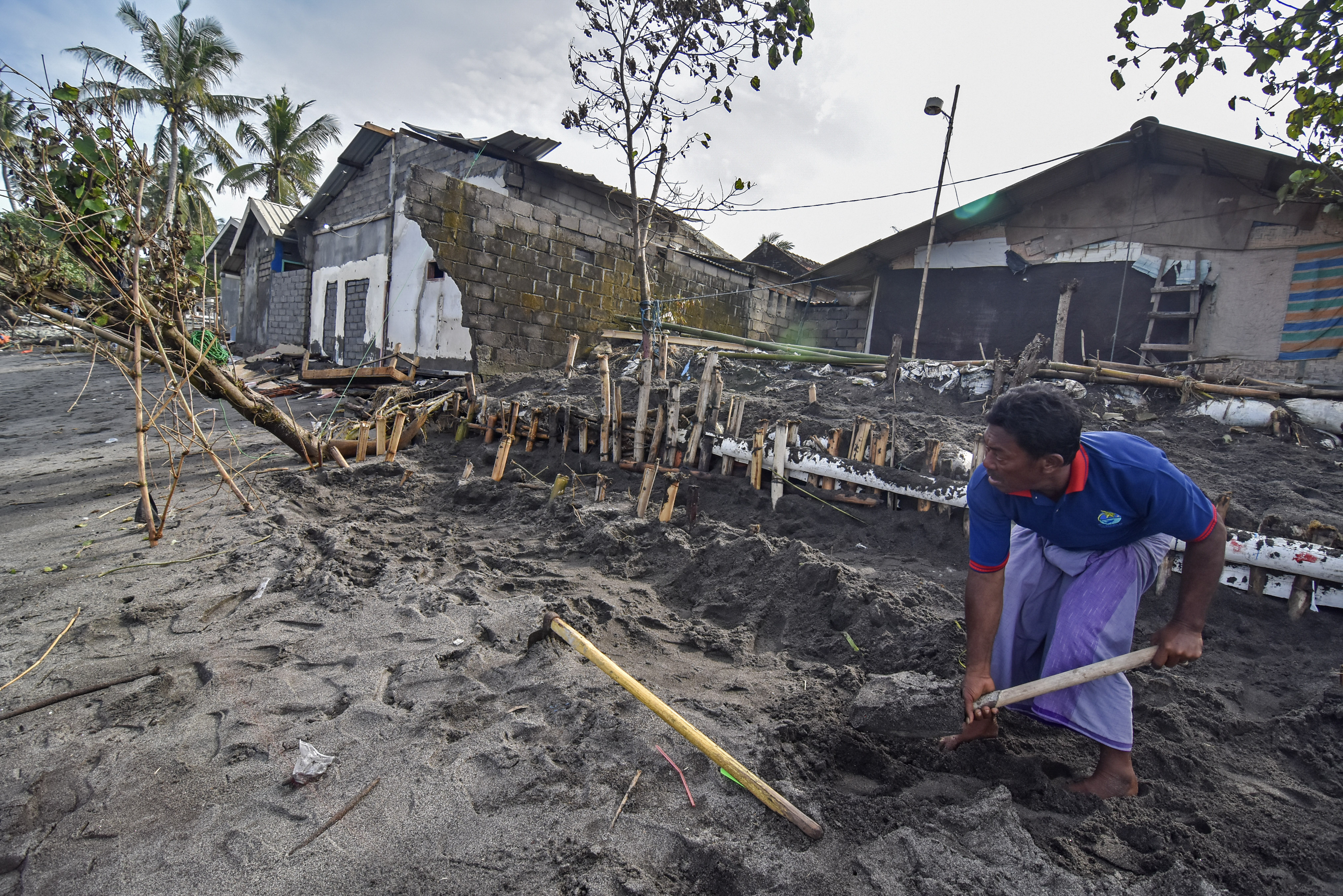 Abrasi Pantai Mapak Mataram
