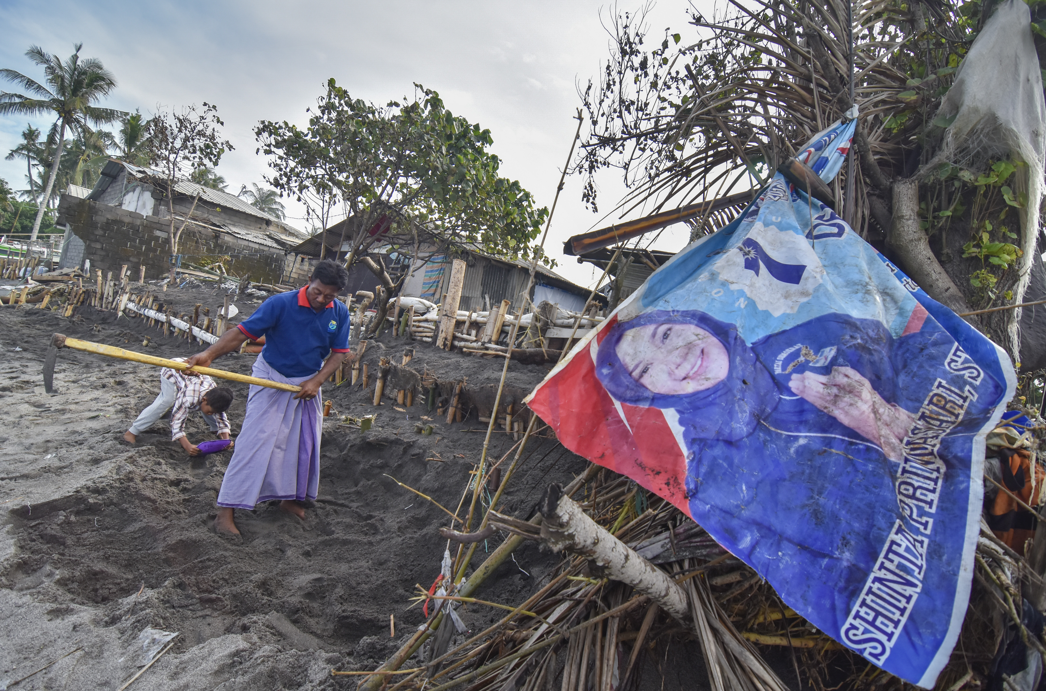 Abrasi Pantai Mapak Mataram