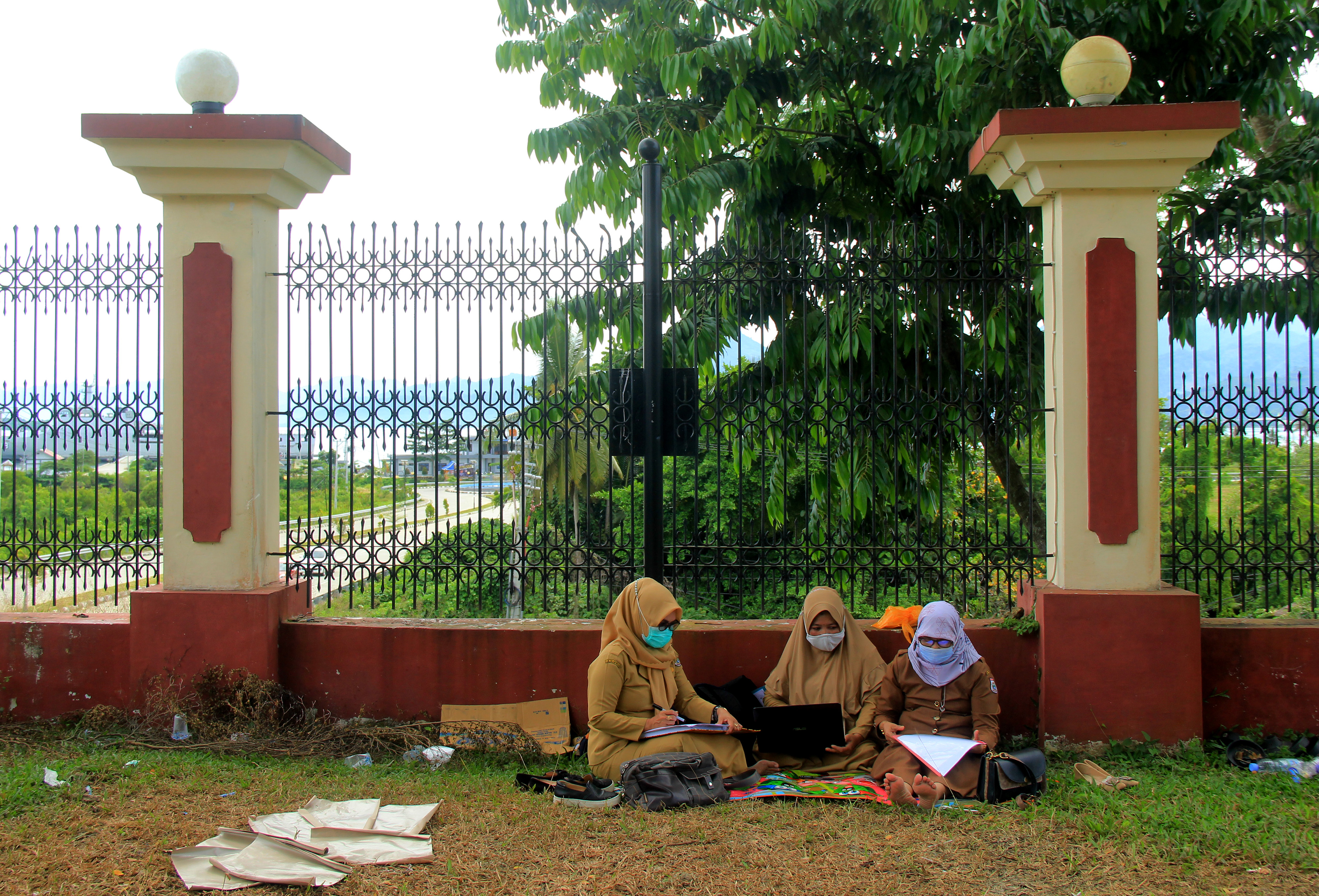 ASN Mulai Berkantor di Tenda Darurat Pascagempa Sulbar