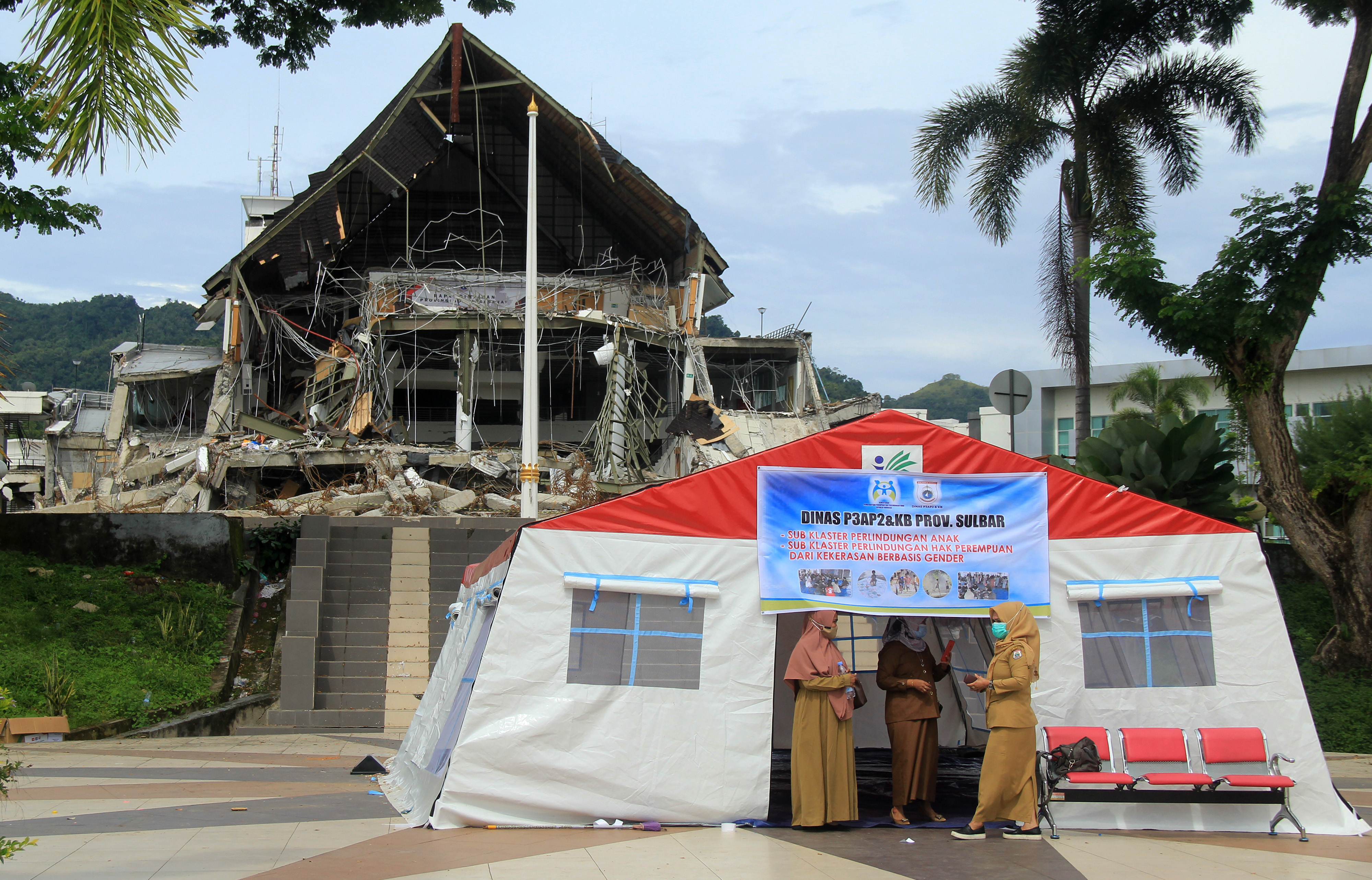 ASN Mulai Berkantor di Tenda Darurat Pascagempa Sulbar
