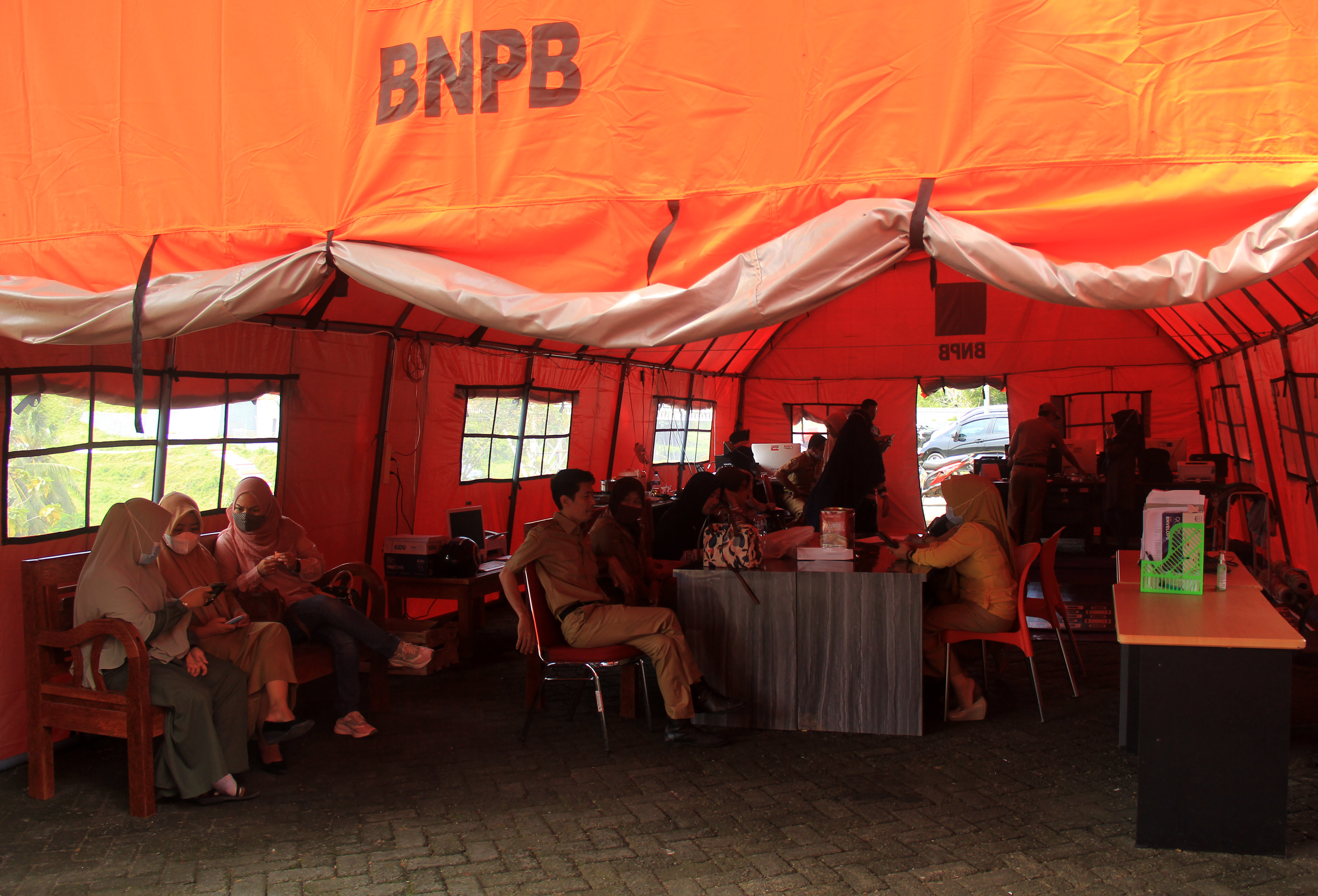 ASN Mulai Berkantor di Tenda Darurat Pascagempa Sulbar