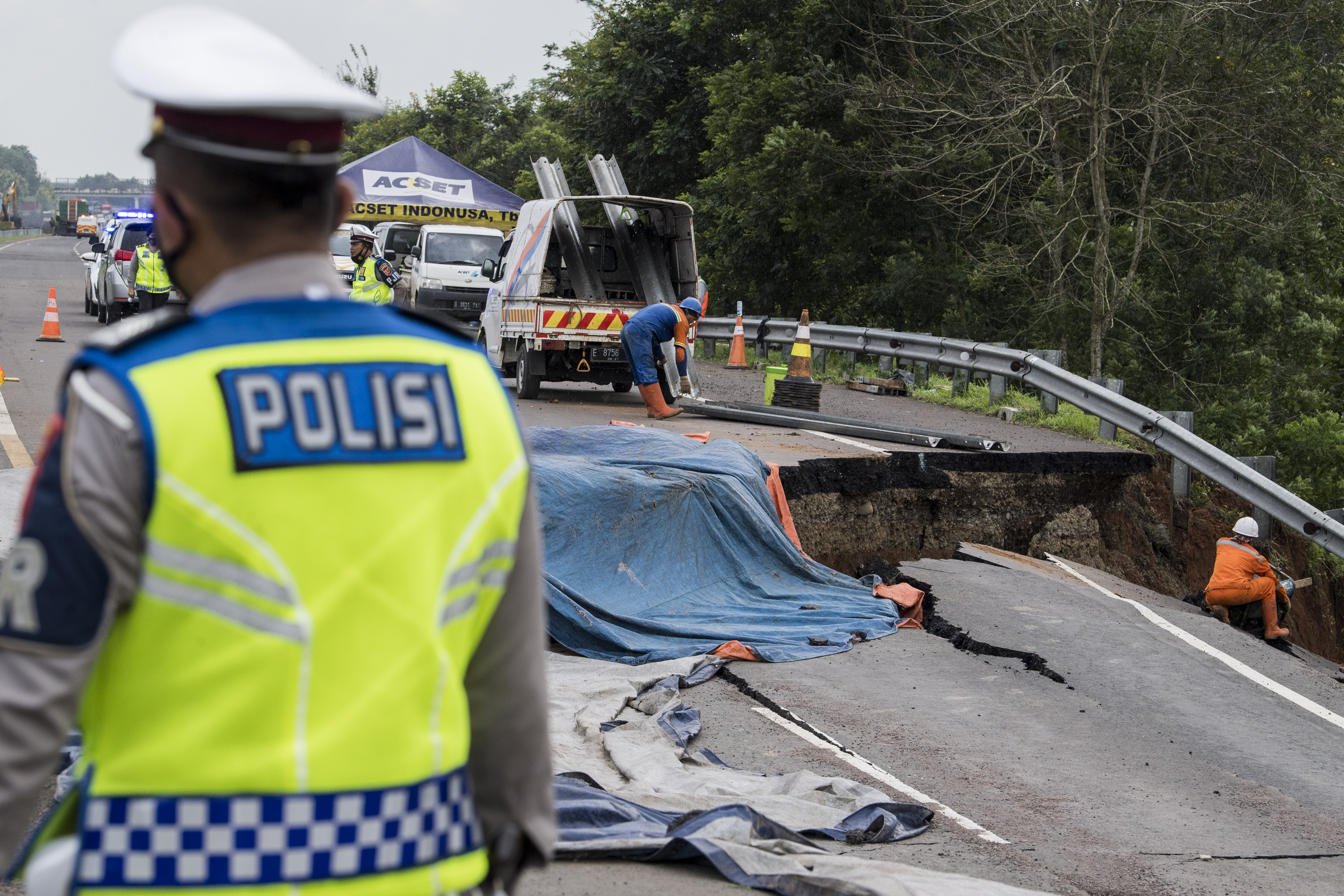 Jalan Tol Cipali KM 122 Amblas