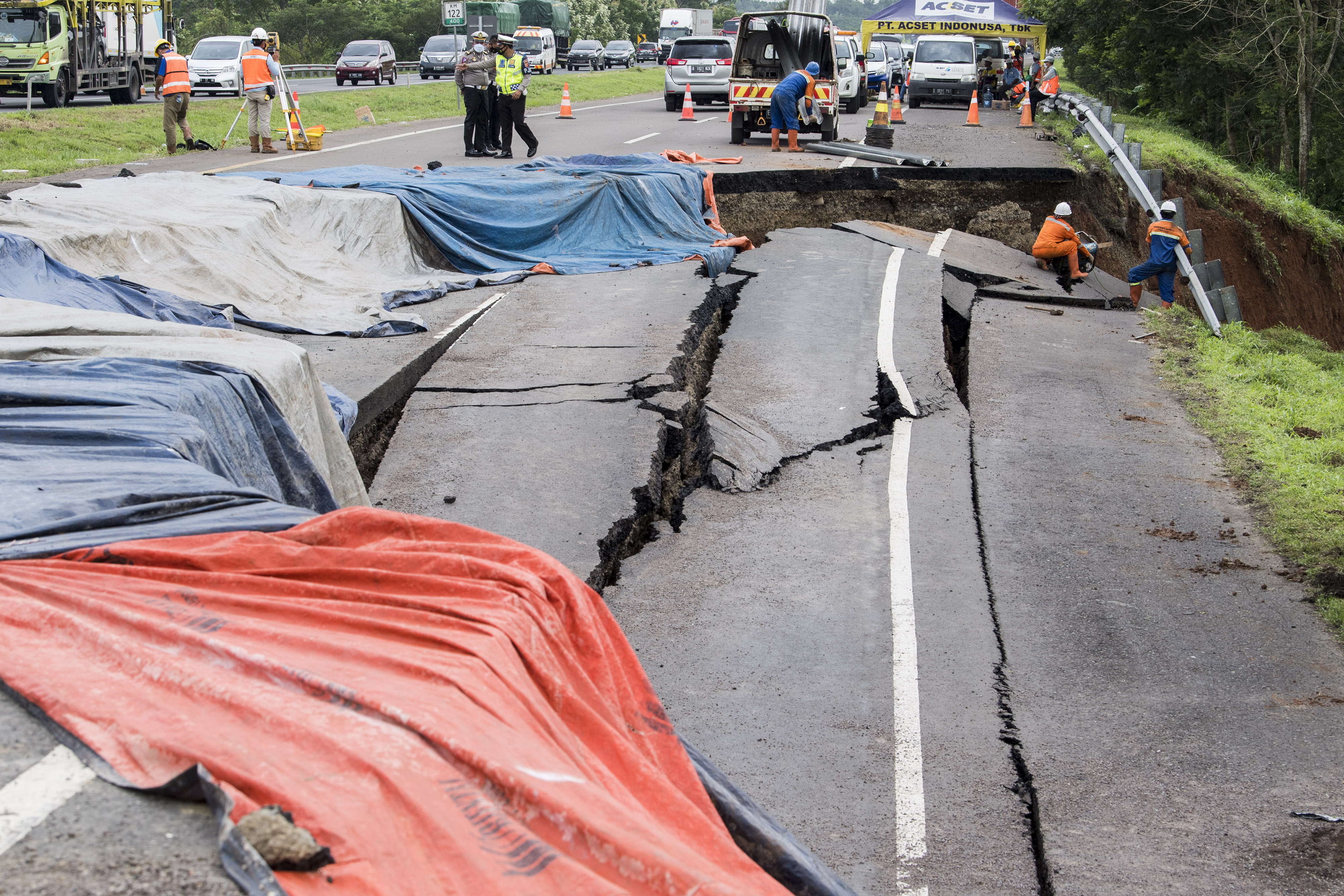 Jalan Tol Cipali KM 122 Amblas
