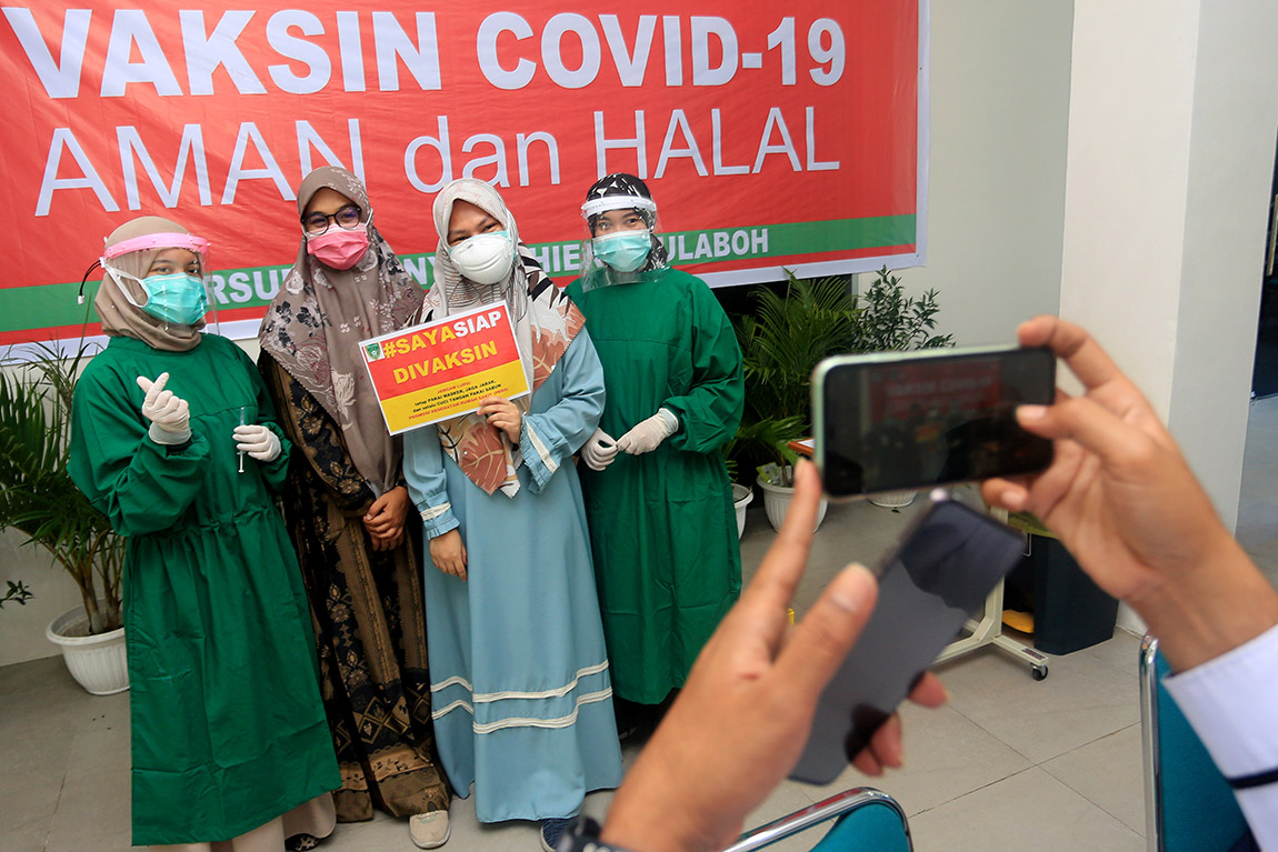  Vaksinasi Perdana di Aceh