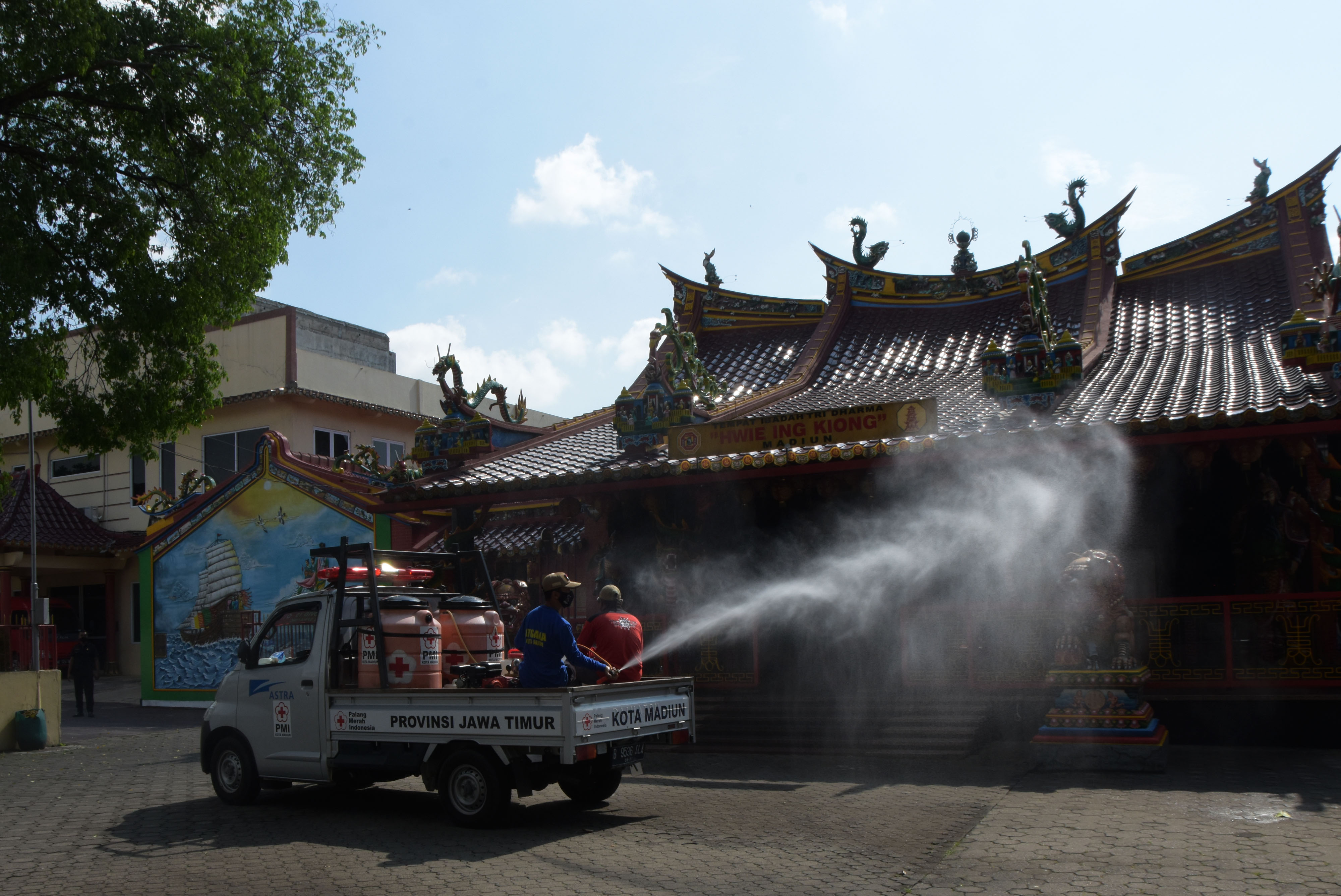 Disinfeksi Tempat Ibadah Jelang Imlek