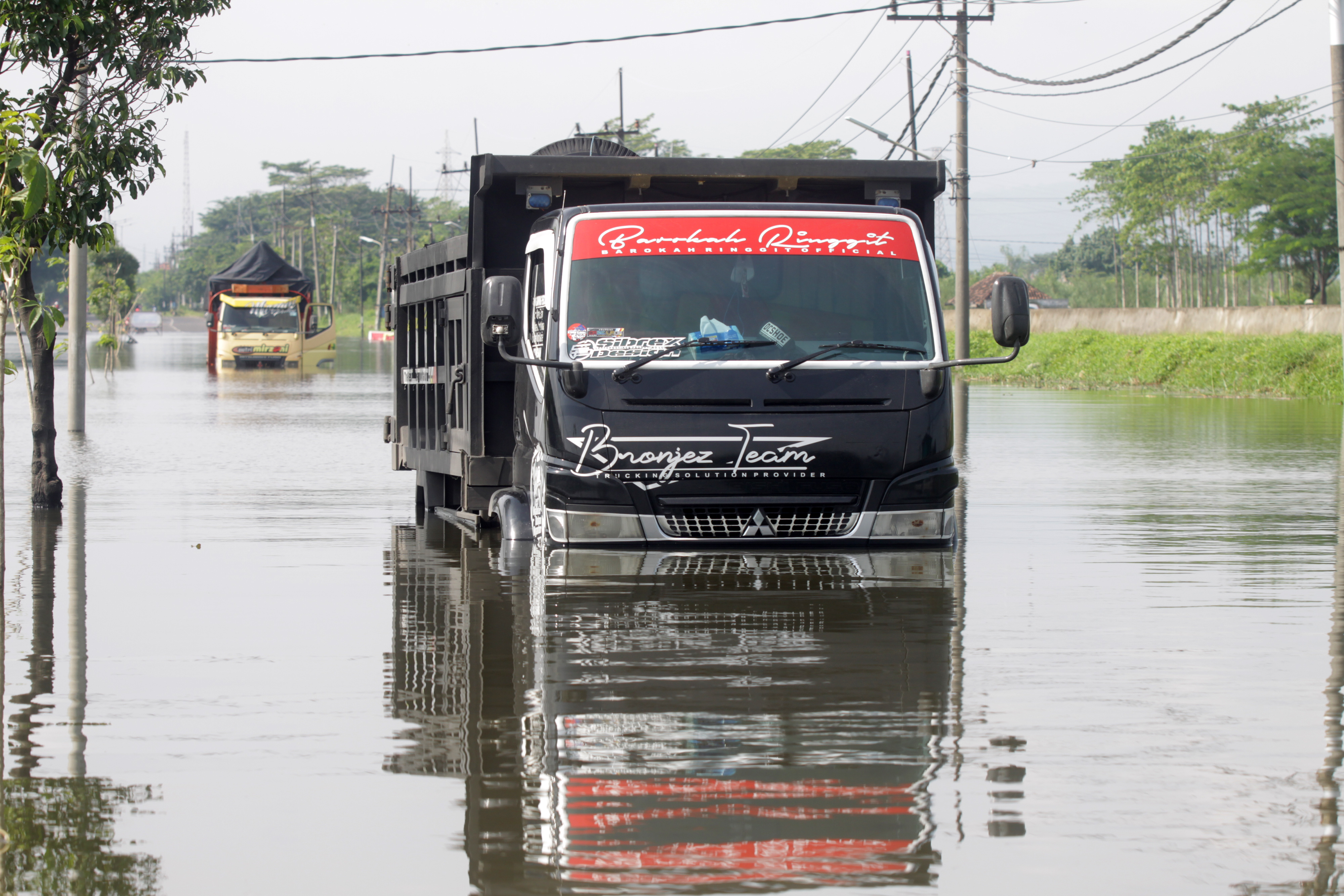 Banjir di Jalan Raya Porong Meluas