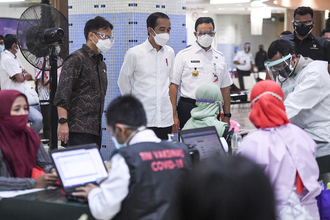 Presiden Tinjau Vaksinasi COVID-19 Pedagang Tanah Abang