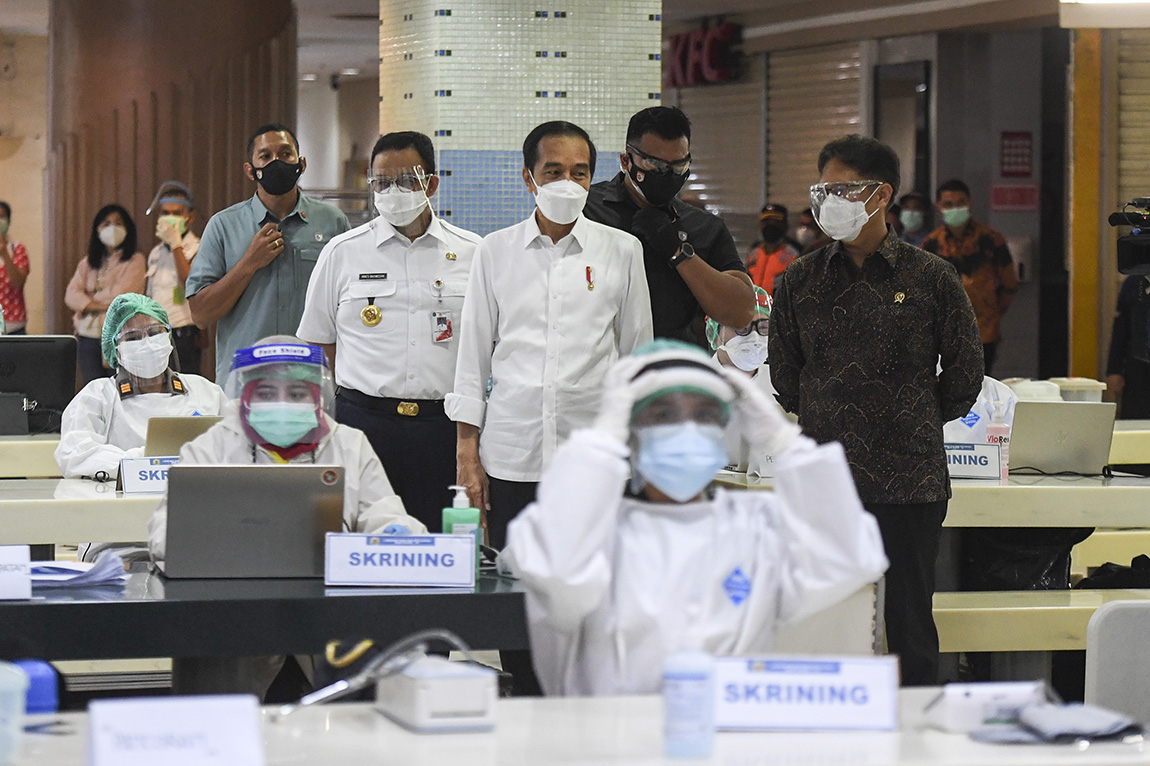 Presiden Tinjau Vaksinasi COVID-19 Pedagang Tanah Abang