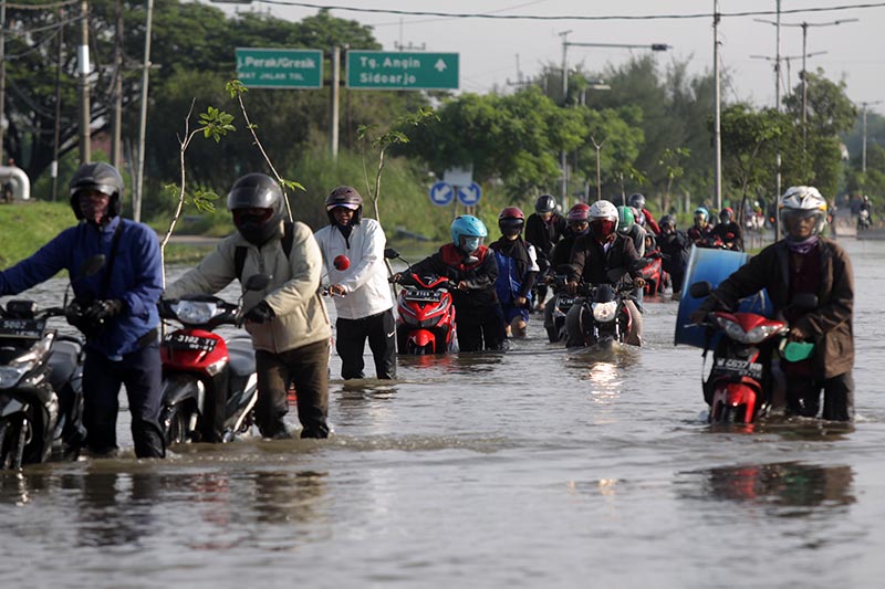 Banjir 2 Meter di Karawang 564 Rumah Terendam 