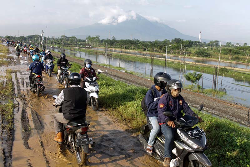 Banjir 2 Meter di Karawang 564 Rumah Terendam 