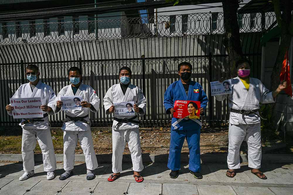 Unjuk Rasa Antimiliter Di Myanmar Meluas Dan Unik