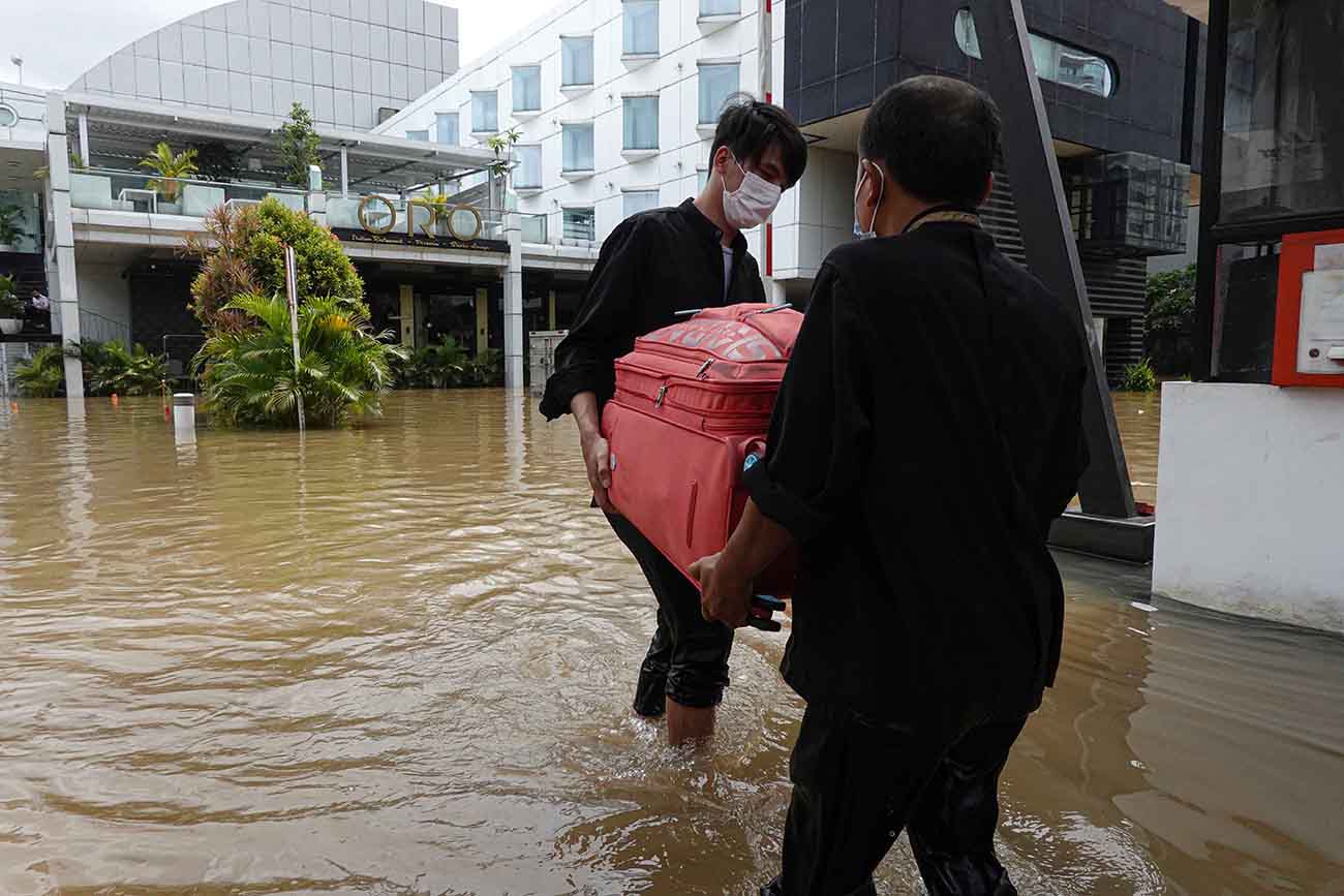 Terdampak Banjir, Tamu Hotel Dievakuasi