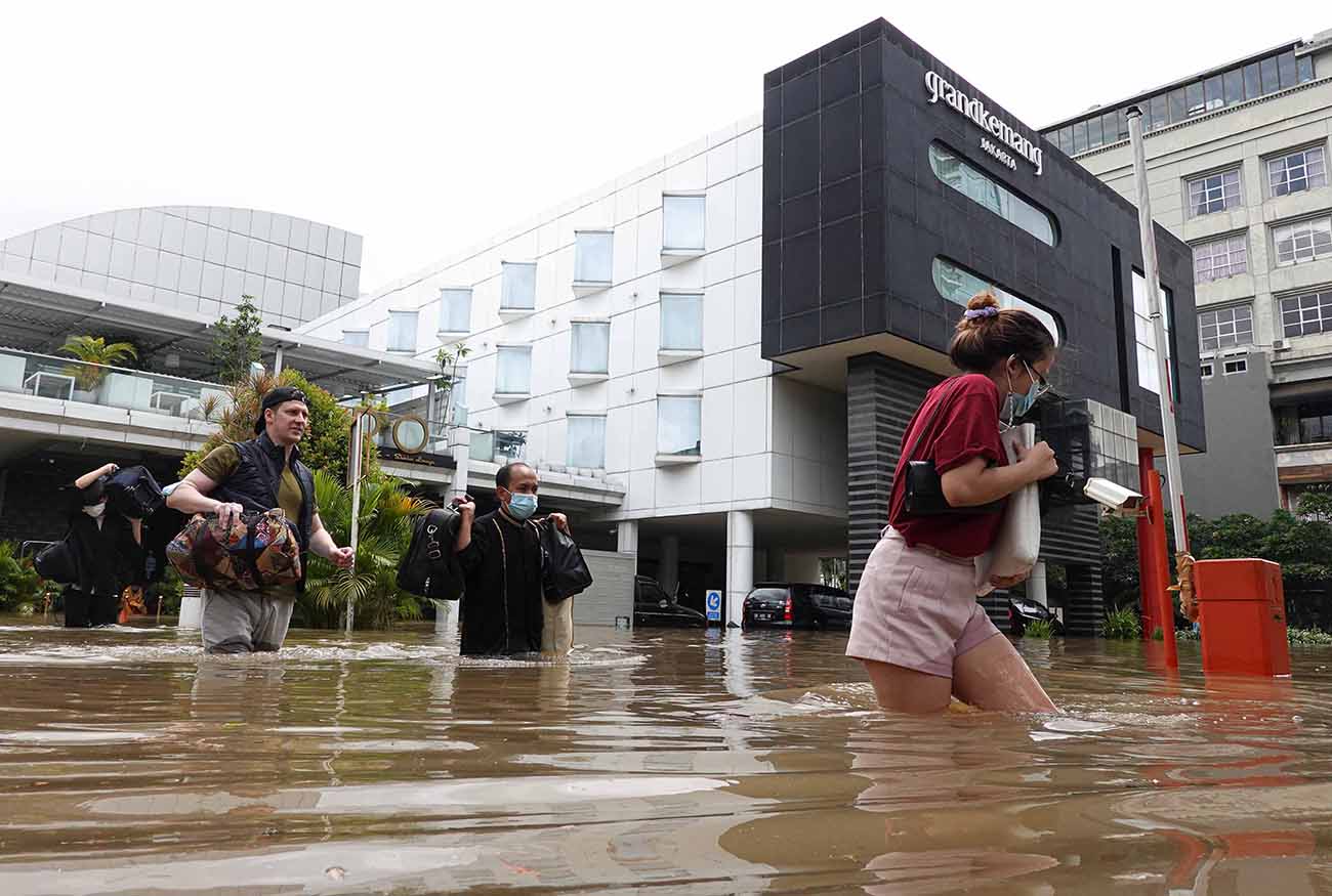 Terdampak Banjir, Tamu Hotel Dievakuasi