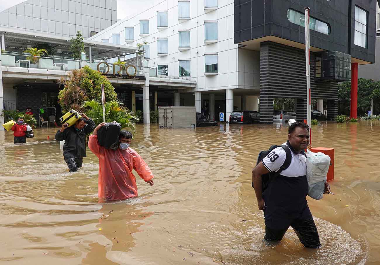 Terdampak Banjir, Tamu Hotel Dievakuasi