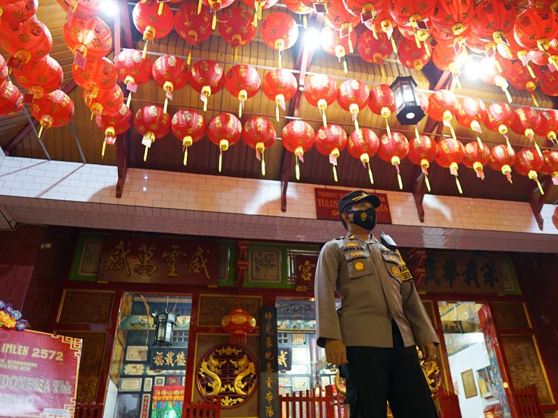 Berjaga Menjelang Perayaan Imlek
