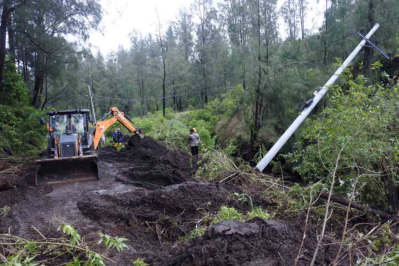 Longsor Tutup Akses Menuju ke Kawah Ijen 