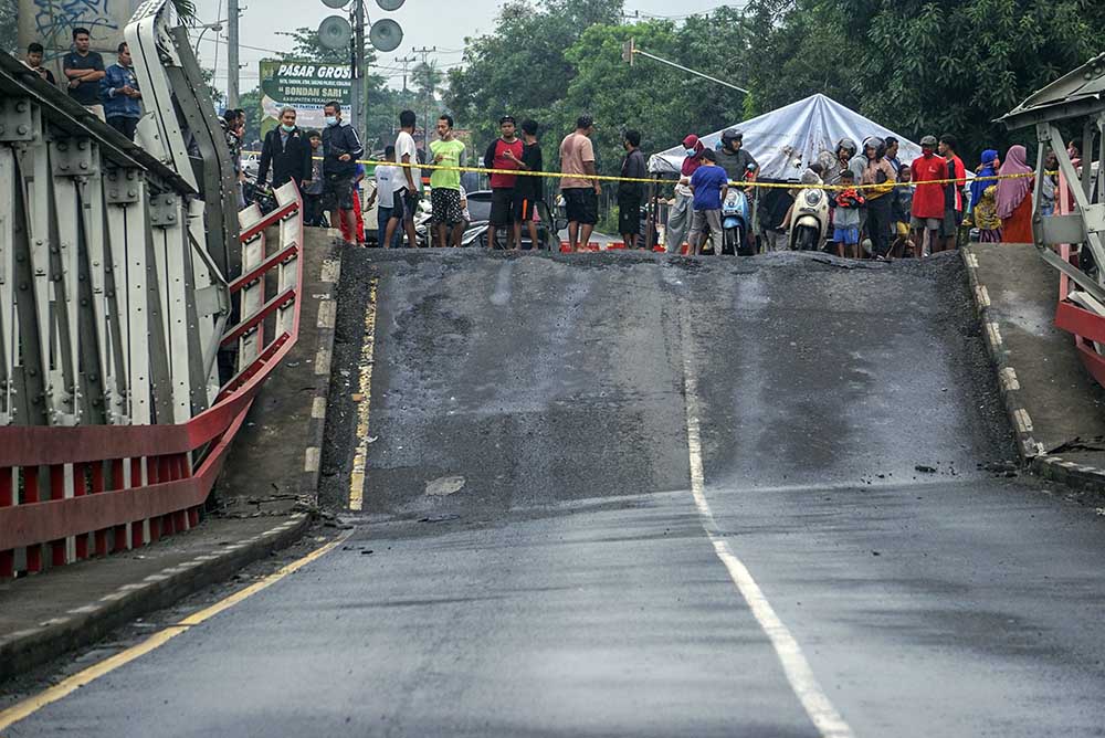 Jembatan Jalan Pantura Ambles