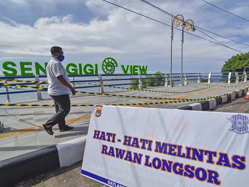 Pondasi Jalan Wisata Senggigi View Amblas