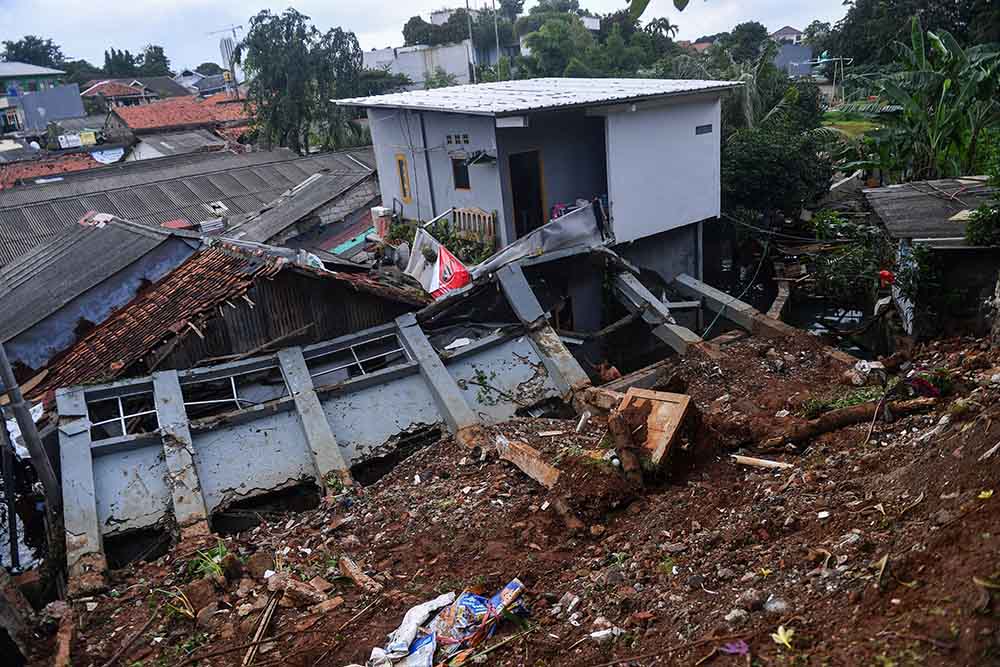 Tanah Longsor Terdampak Banjir