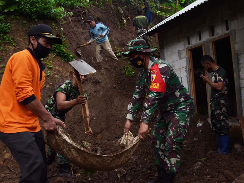 Bencana Tanah Longsor Di Madiun