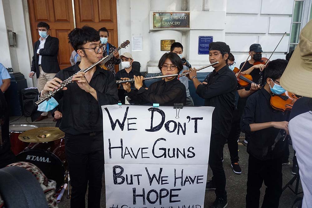 Para Musisi Turun Ke Jalan Tolak Kudeta