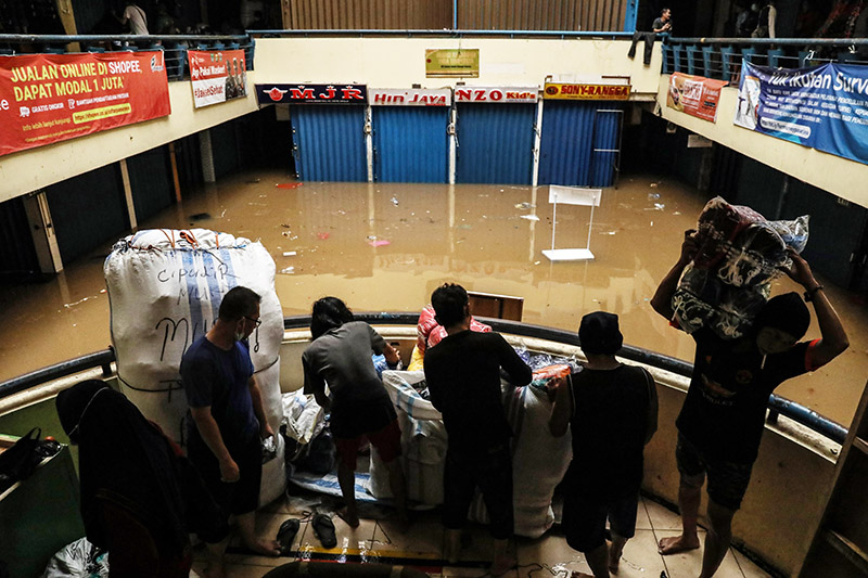 Pasar Cipulir Kembali Terendam, Pedagang Merugi 