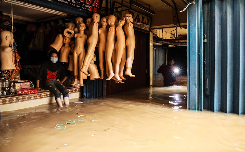 Pasar Cipulir Kembali Terendam, Pedagang Merugi 