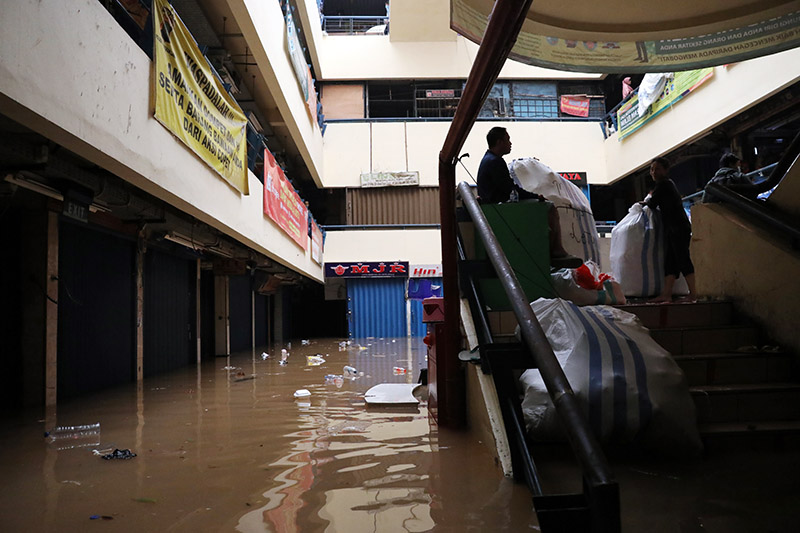 Pasar Cipulir Kembali Terendam, Pedagang Merugi 