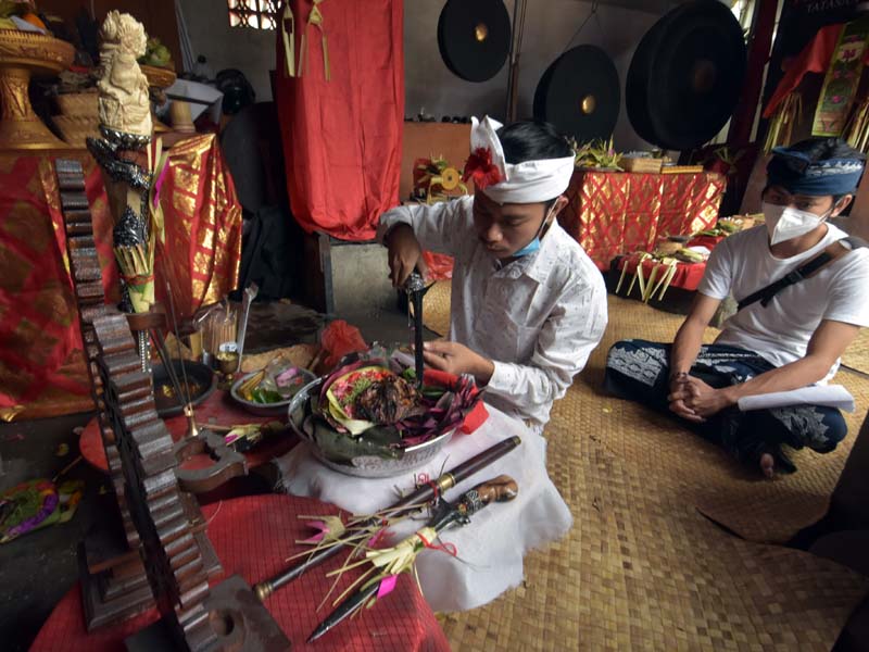 Upacara Pusaka Keris Hari Raya Tumpek Landep
