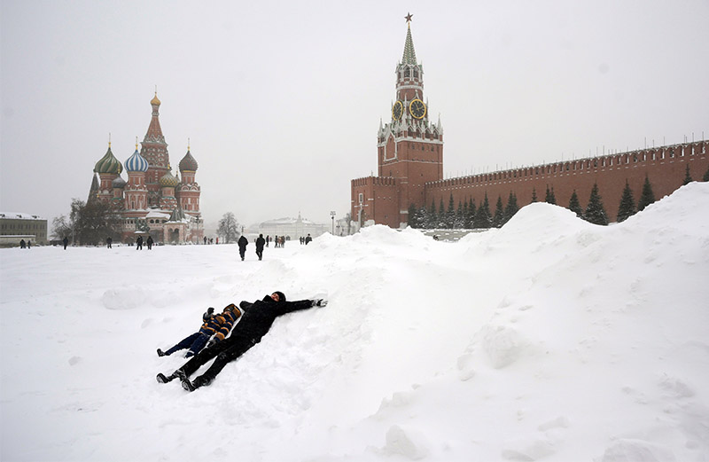Minus 15 Derajat Celcius, Moskow Diselimuti Salju 