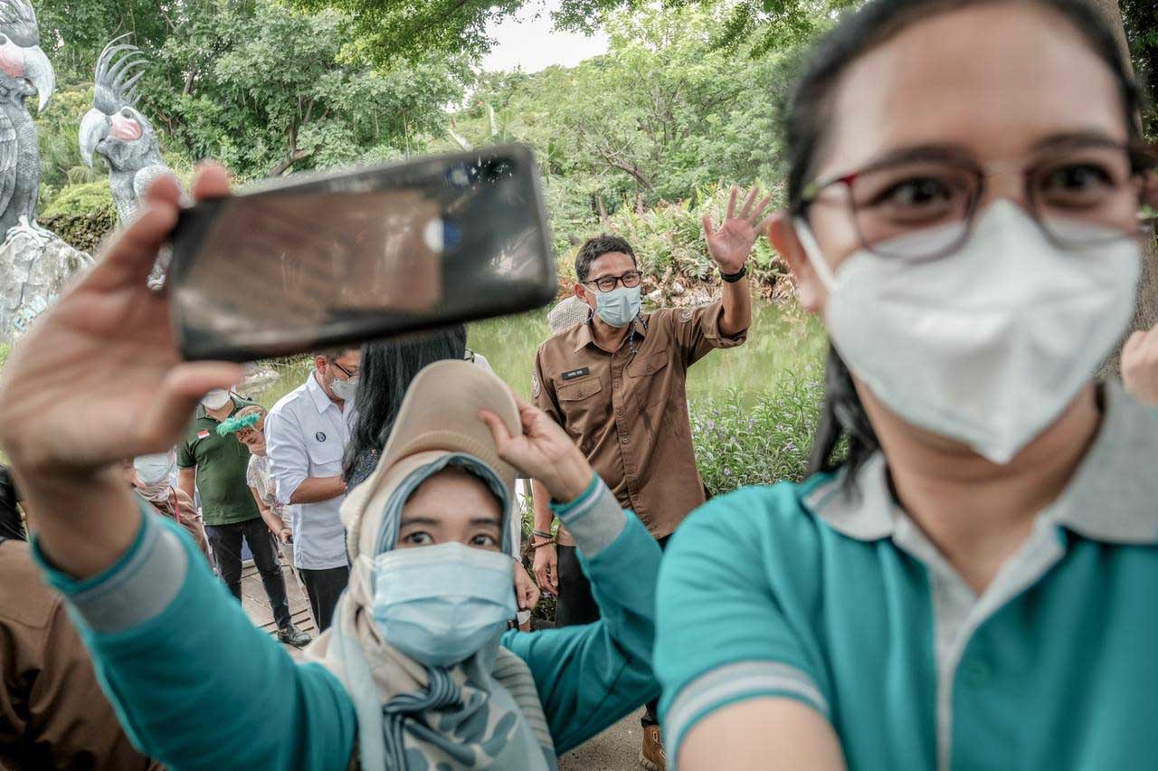 Sandiaga Uno Ajak Para Tenaga Kesehatan Piknik Di Ancol