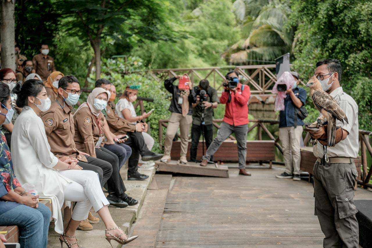 Sandiaga Uno Ajak Para Tenaga Kesehatan Piknik Di Ancol