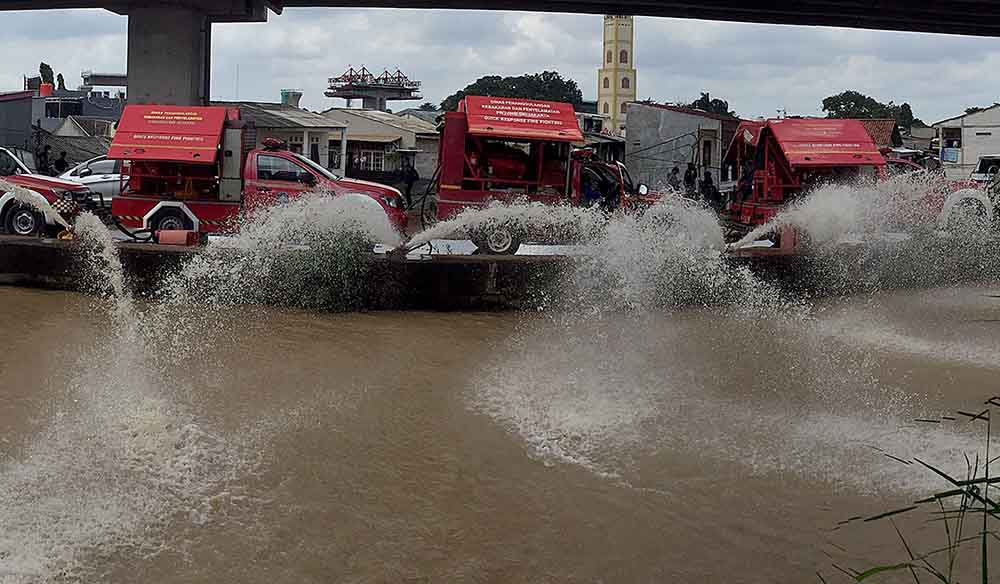 Penyedotan Banjir di Cipinang Melayu