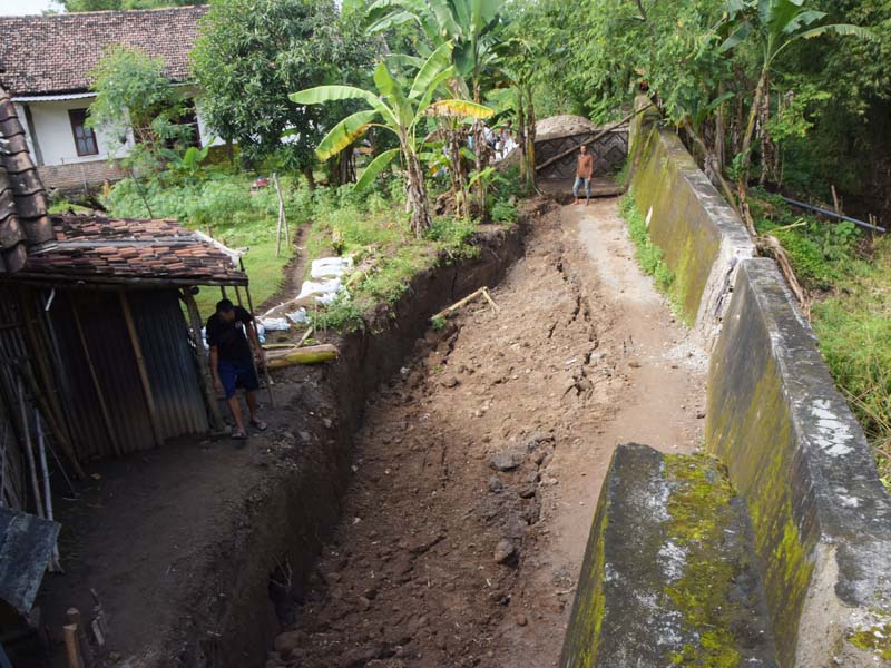 Tanah Ambles Di Madiun