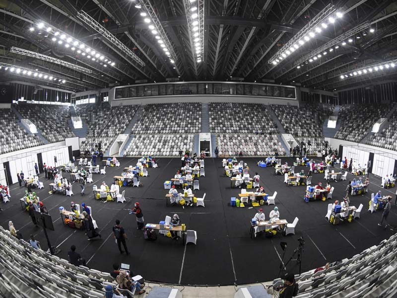 Vaksinasi Massal Untuk Tenaga Kesehatan Di Jakarta