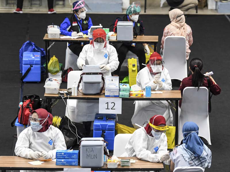 Vaksinasi Massal Untuk Tenaga Kesehatan Di Jakarta