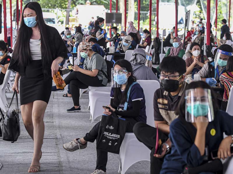 Vaksinasi Massal Untuk Tenaga Kesehatan Di Jakarta