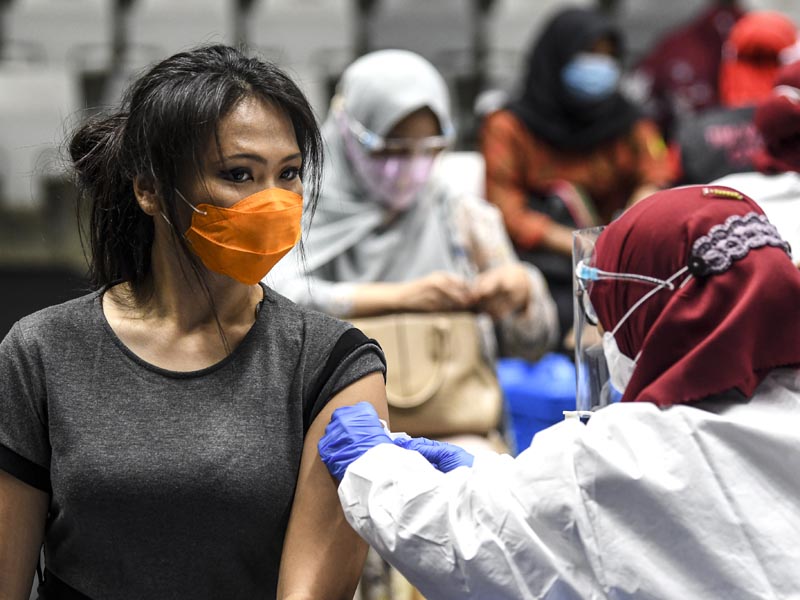Vaksinasi Massal Untuk Tenaga Kesehatan Di Jakarta