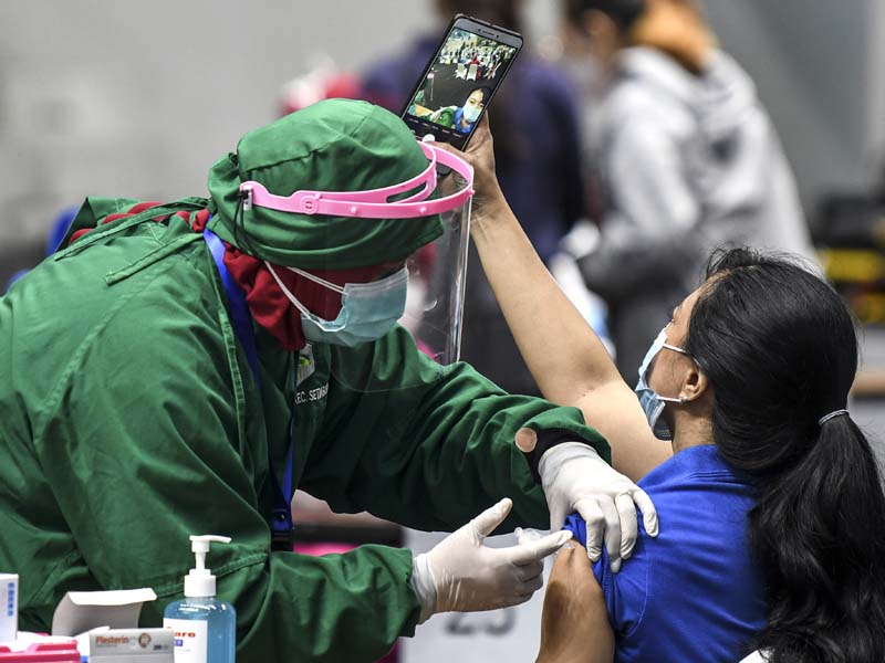 Vaksinasi Massal Untuk Tenaga Kesehatan Di Jakarta