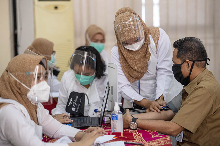 Vaksinasi Tenaga Pendidik di Kota Palembang 