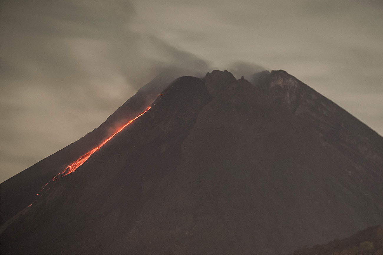 Gunung Merapi Keluarkan Lava Pijar 33 Kali