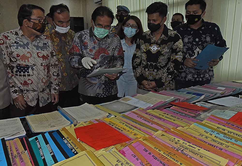 Menteri Agraria Periksa Barang Bukti Mafia Tanah