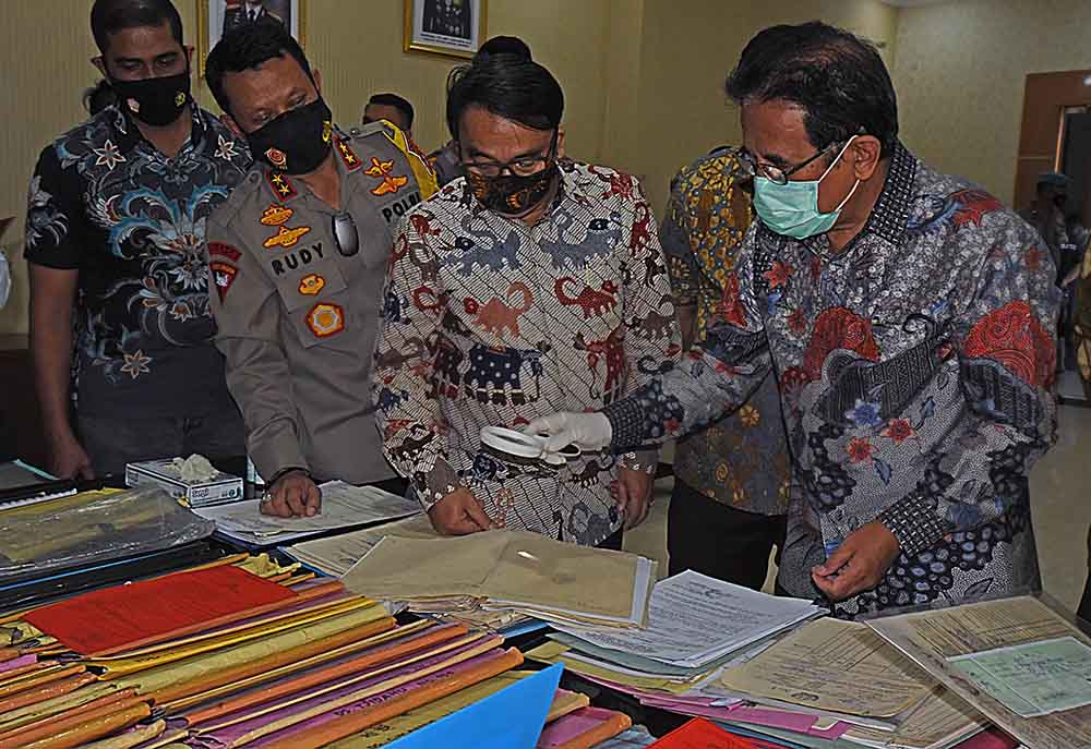 Menteri Agraria Periksa Barang Bukti Mafia Tanah