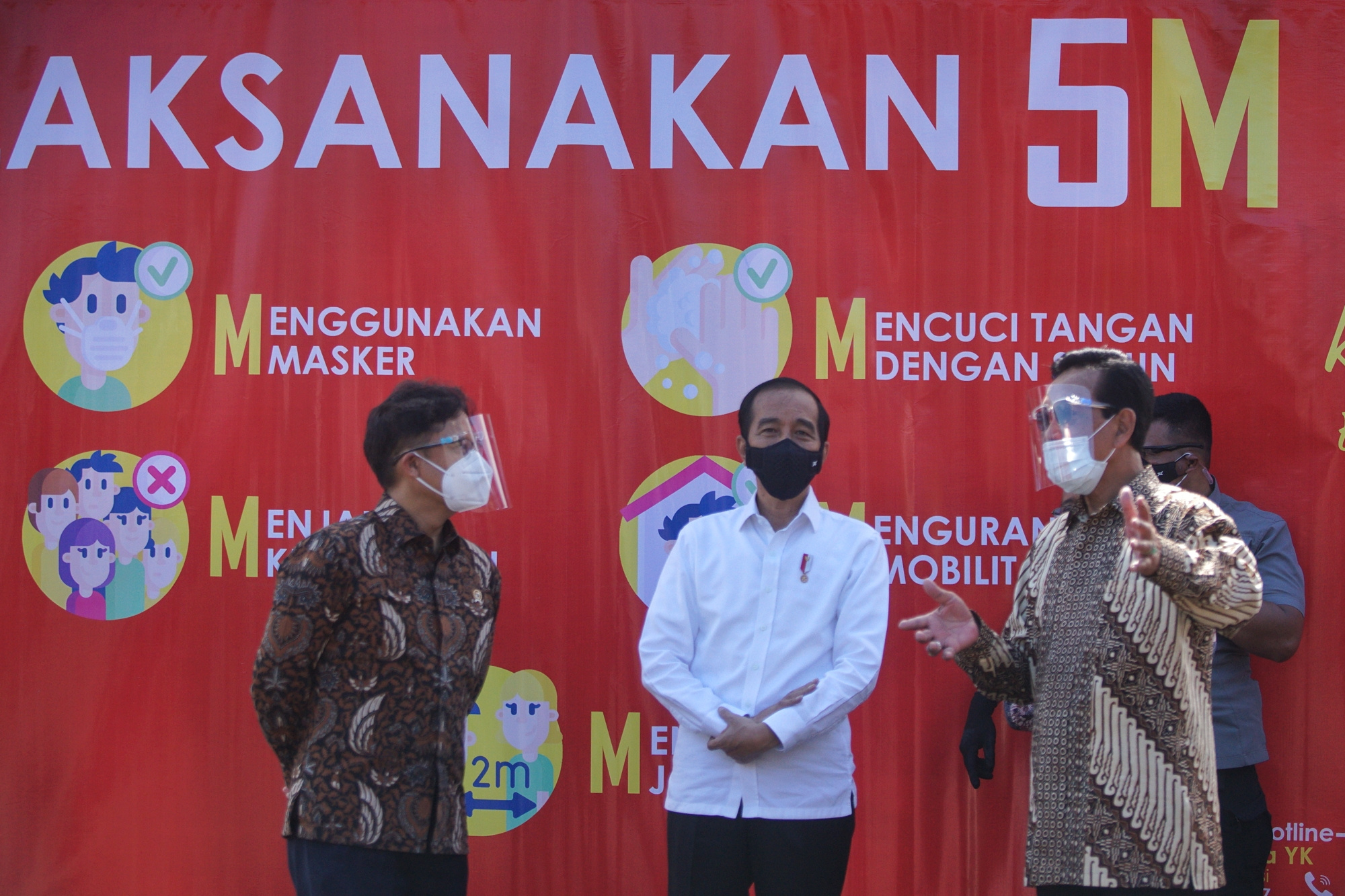 Presiden Joko Widodo  Meninjau Vaksinasi Covid-19 Massal 